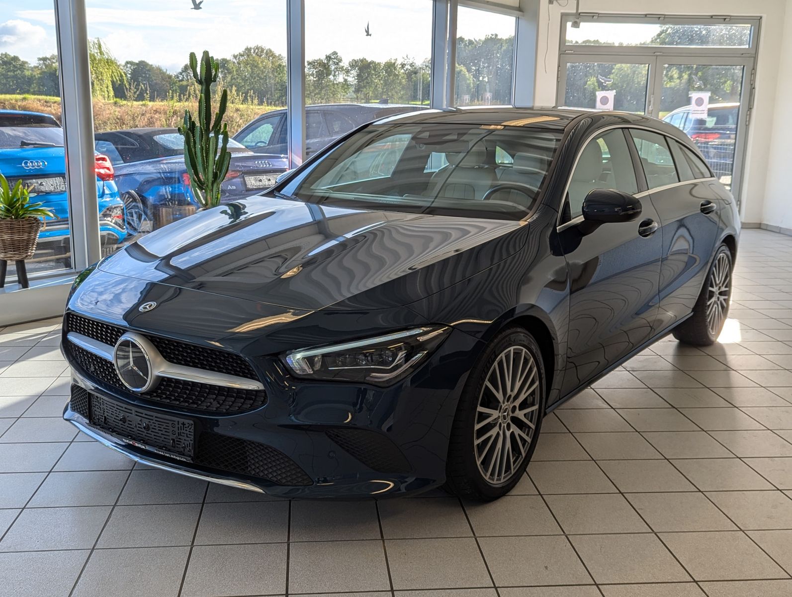 Fahrzeugabbildung Mercedes-Benz CLA 200d SB 4M Cam Memory MBUX Pano Burmest ACC