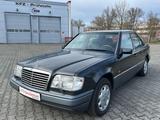 Mercedes-Benz E 420 AUTOMATIK SCHIEBEDACH KLIMA ELEK. FENSTER - Mercedes-Benz E 420 mit Benzin-Antrieb