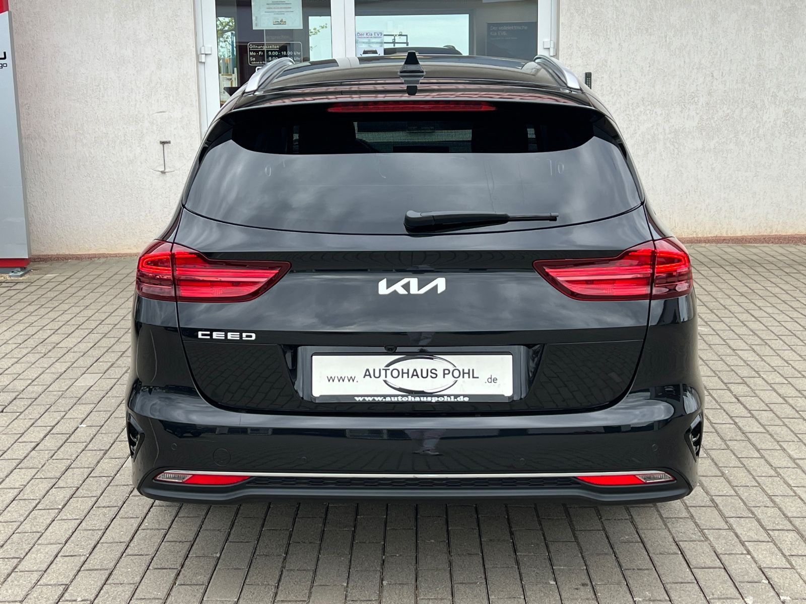 Fahrzeugabbildung Kia Ceed Sportswagon 1.5 T-GDI 140 PS UltiBL STY JBL