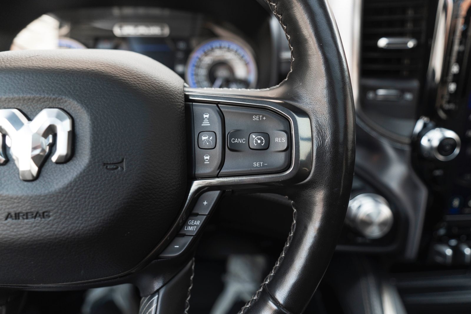 Fahrzeugabbildung Dodge RAM 1500 Limited H&K ACC 360° LED LUFTFEDERUNG