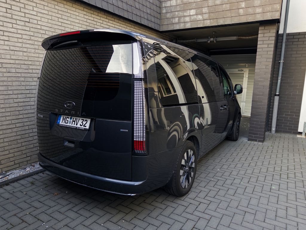 Image of Hyundai STARIA