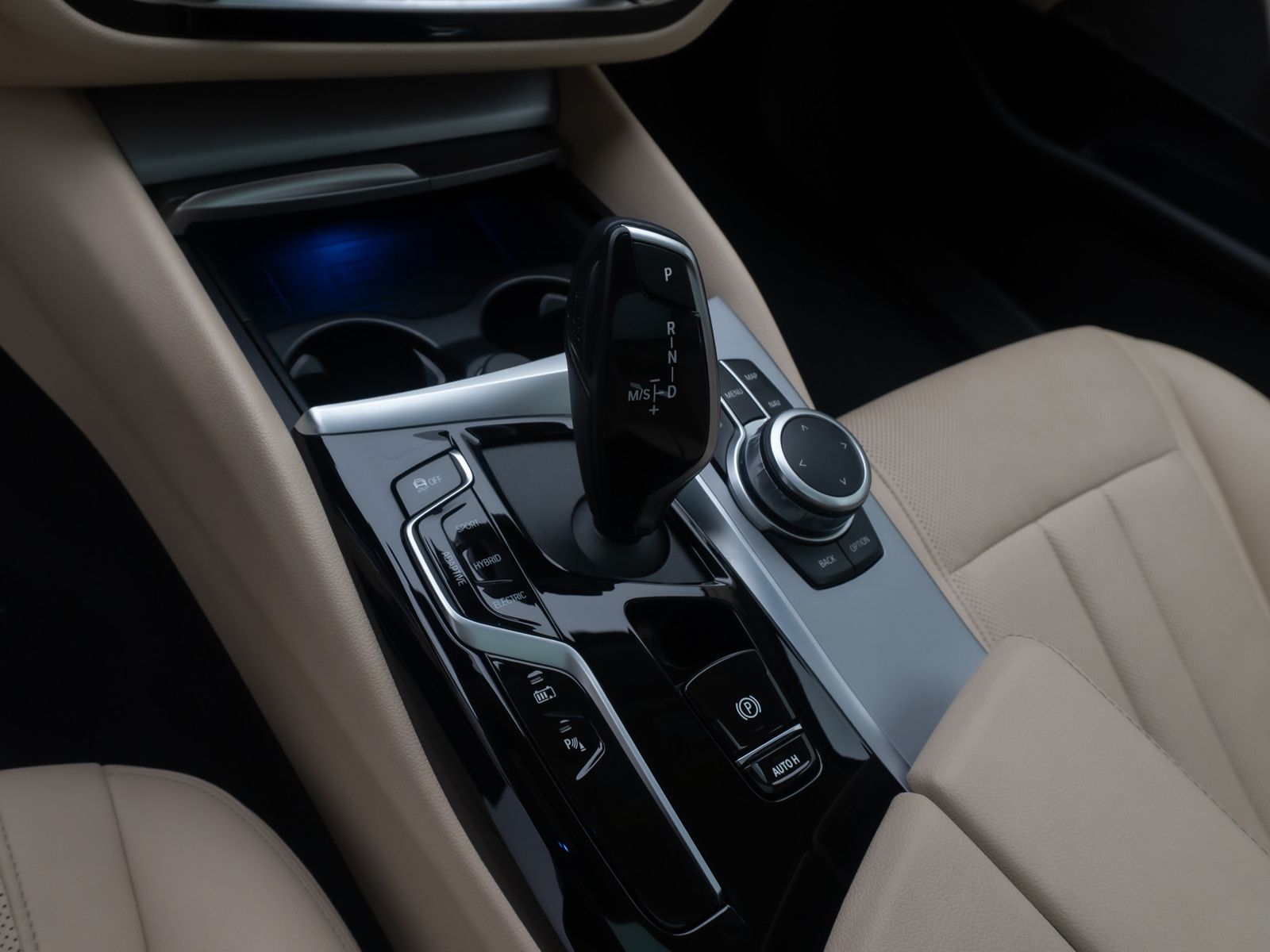 Fahrzeugabbildung BMW 530e Panorama Alarm DAB H/K Leder Sport 19Zoll