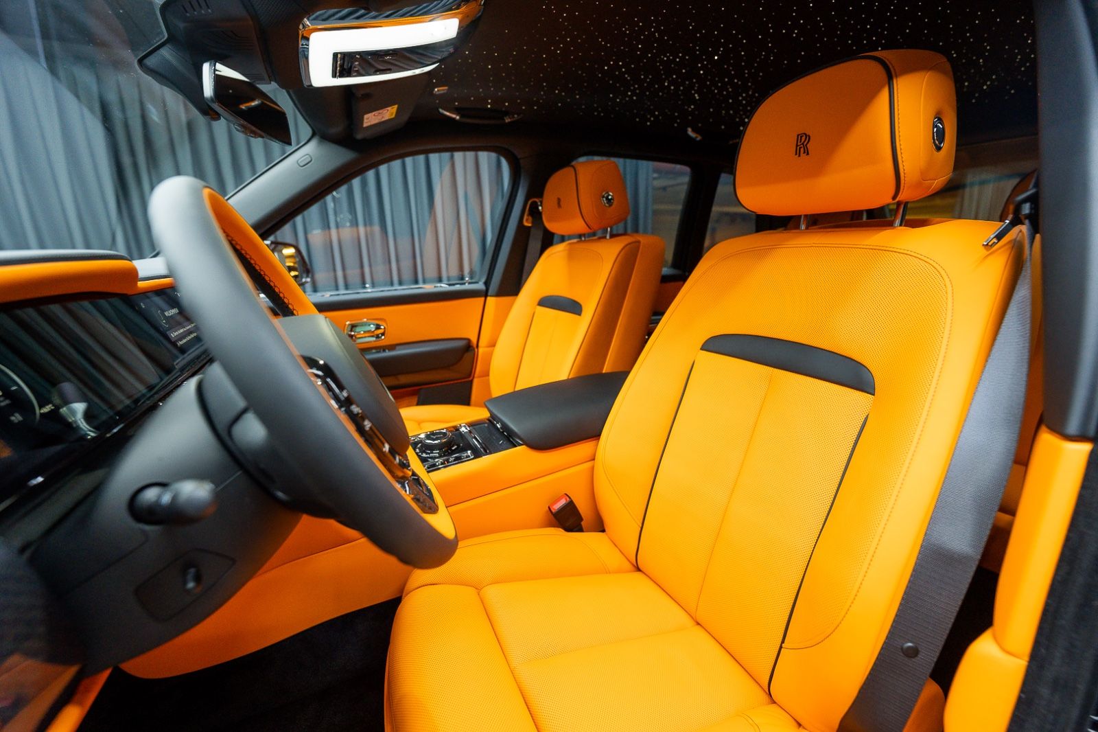 Fahrzeugabbildung Rolls-Royce Cullinan Black Badge 4Seats Starlight 2025 FULL