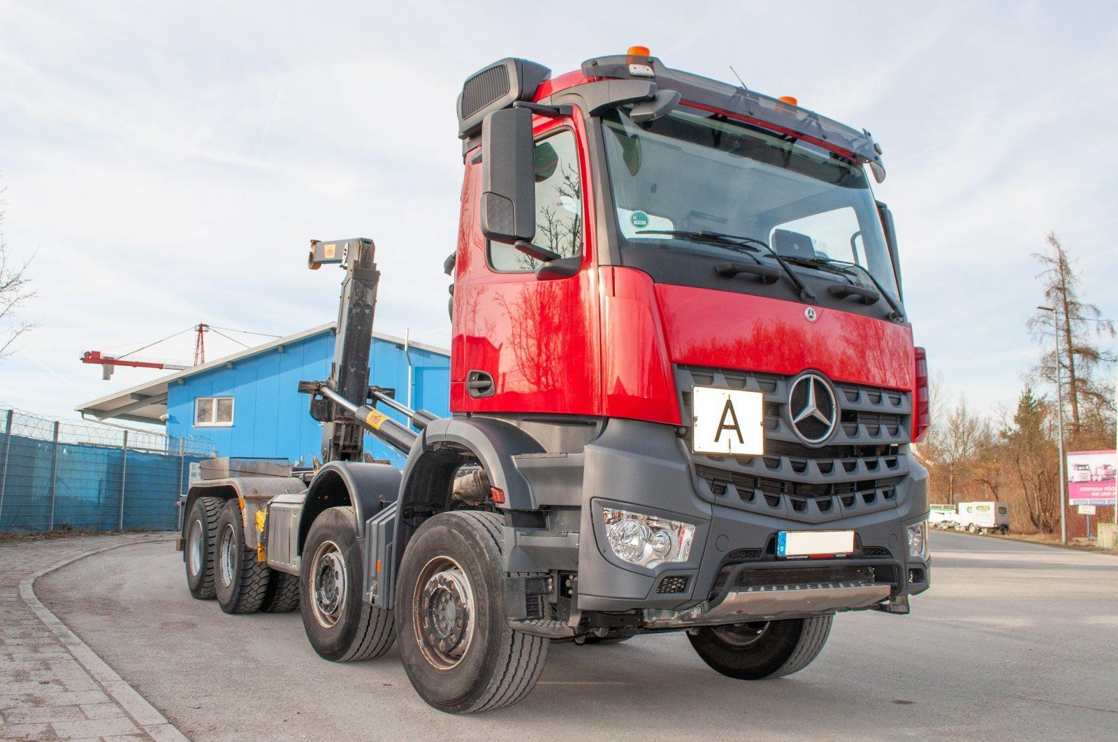 Mercedes-Benz 4142B 8x4 Hyva Abroller