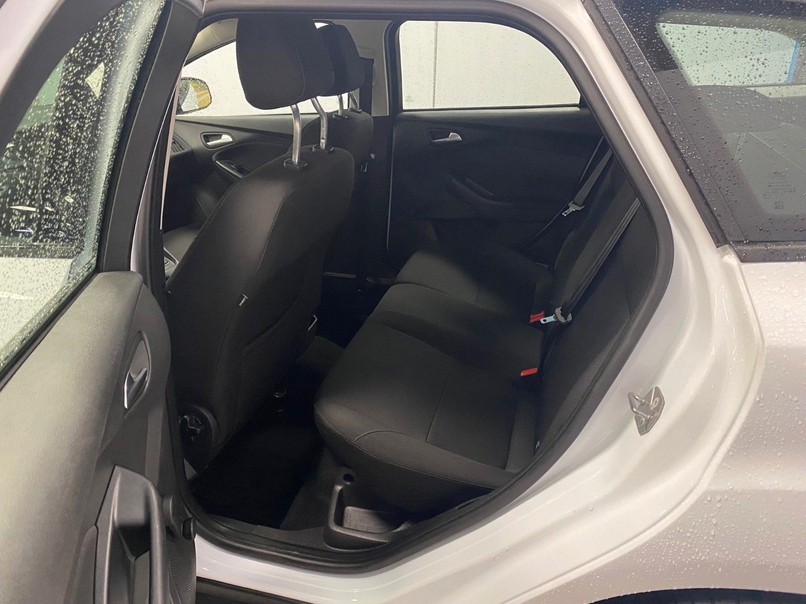 Fahrzeugabbildung Ford Focus 1.0 EcoBoost Business Turnier+NAVI+PDC+ALU