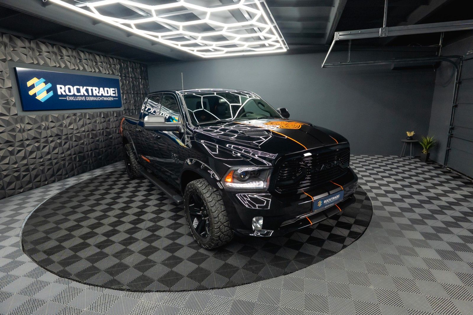 Fahrzeugabbildung Dodge RAM 5.7 V8 HEMI 4x4 OFFROAD Night HarleyDavidson