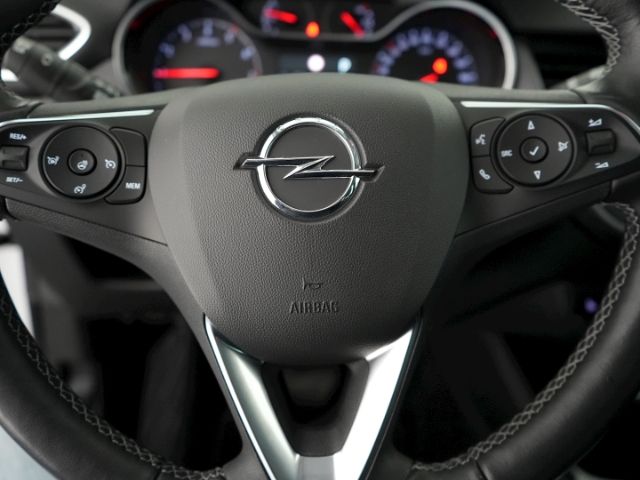 Crossland ULTIMATE AT+LED LICHT+NAVI+RÜCKFAHRKAM