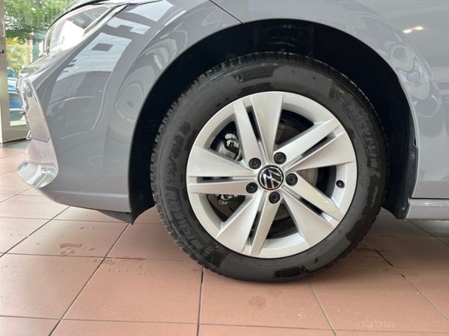 Fahrzeugabbildung Volkswagen Golf 1.5 TSI LIFE NAVI GJR LED KAMERA