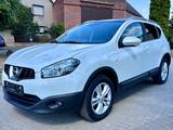 Nissan Qashqai 1.6 AUTOMATIK - Nissan Qashqai mit Benzin-Antrieb: Limousine, Automatik