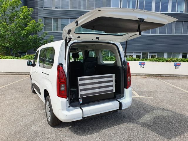 Fahrzeugabbildung Fiat Doblò Kombi L2 L2 Länge2 Autom. Rollstuhlgerecht