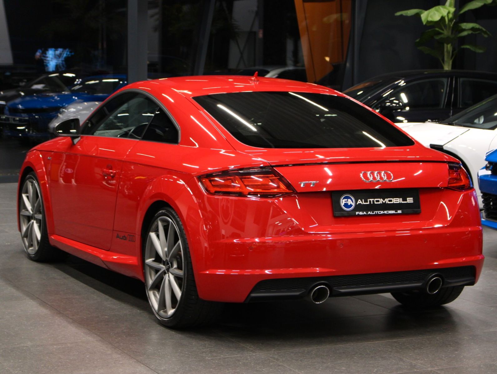 Fahrzeugabbildung Audi TT 1.8 TFSI Coupe S-Tronic S-Line Selection Plus