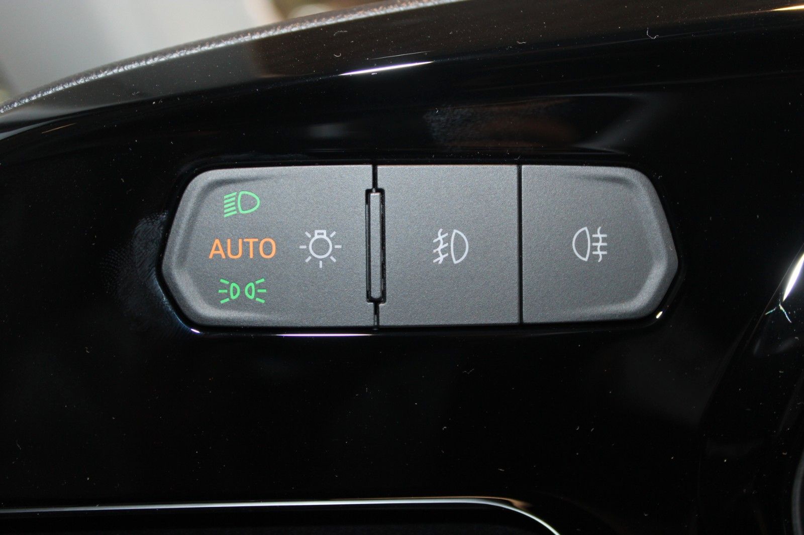 Fahrzeugabbildung Ford Tourneo Connect PHEV Titanium LED IAAC WinterP.