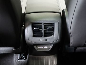 Fahrzeugverkauf 24 Volkswagen T-Roc 1.5 DSG R-Line Black AHK Pano Matrix Kame.