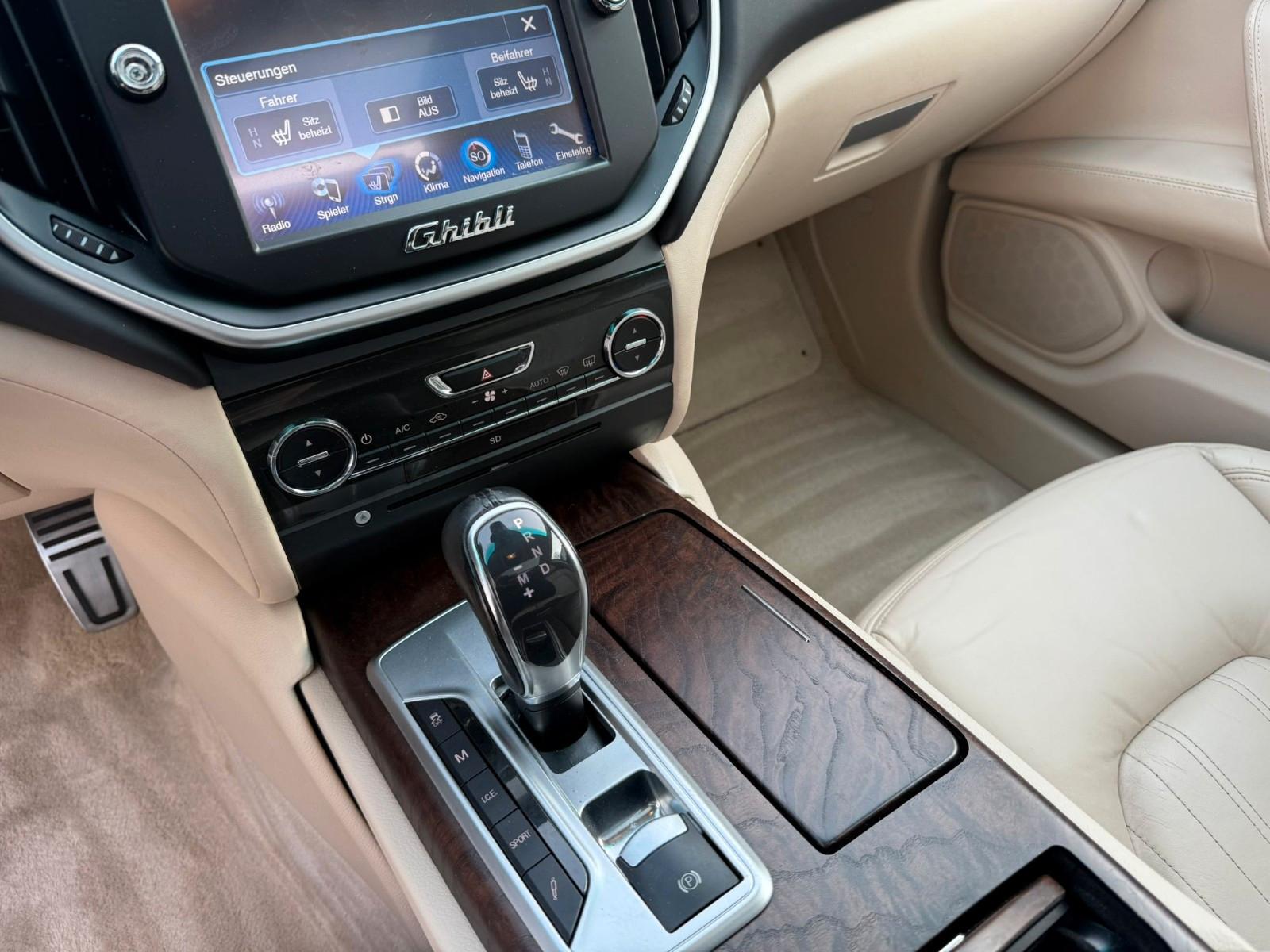 MASERATI GHIBLI 3.0 V6 DIESEL 272ch - CUIR - TOIT OUVRANT - CAMÉRA 360° - APPLE CARPLAY - BI-XÉNON