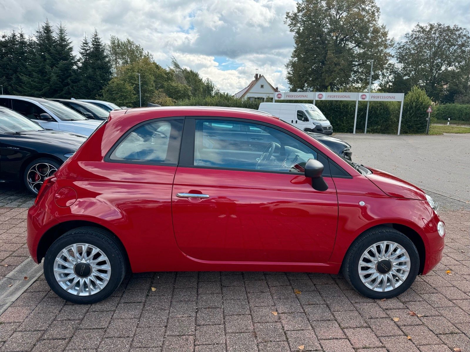 Fahrzeugabbildung Fiat 500 HATCHBACK MY23 1.0 GSE PDC CARPLAY TEMPOMAT