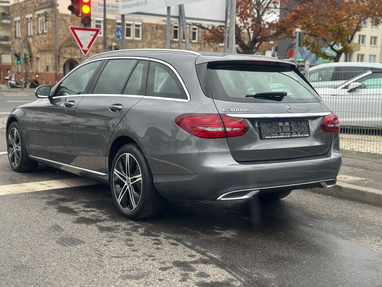 Fahrzeugabbildung Mercedes-Benz C 300 T de AVANTGARDE*1.HAND+AHK+VM.*