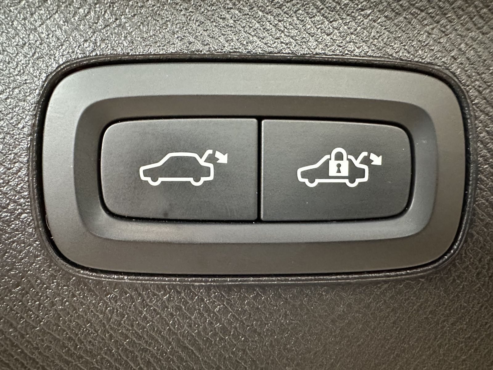 Fahrzeugabbildung Volvo XC90 T8 AWD Inscription 7-Sitzer NAV+LED+VC+PANO