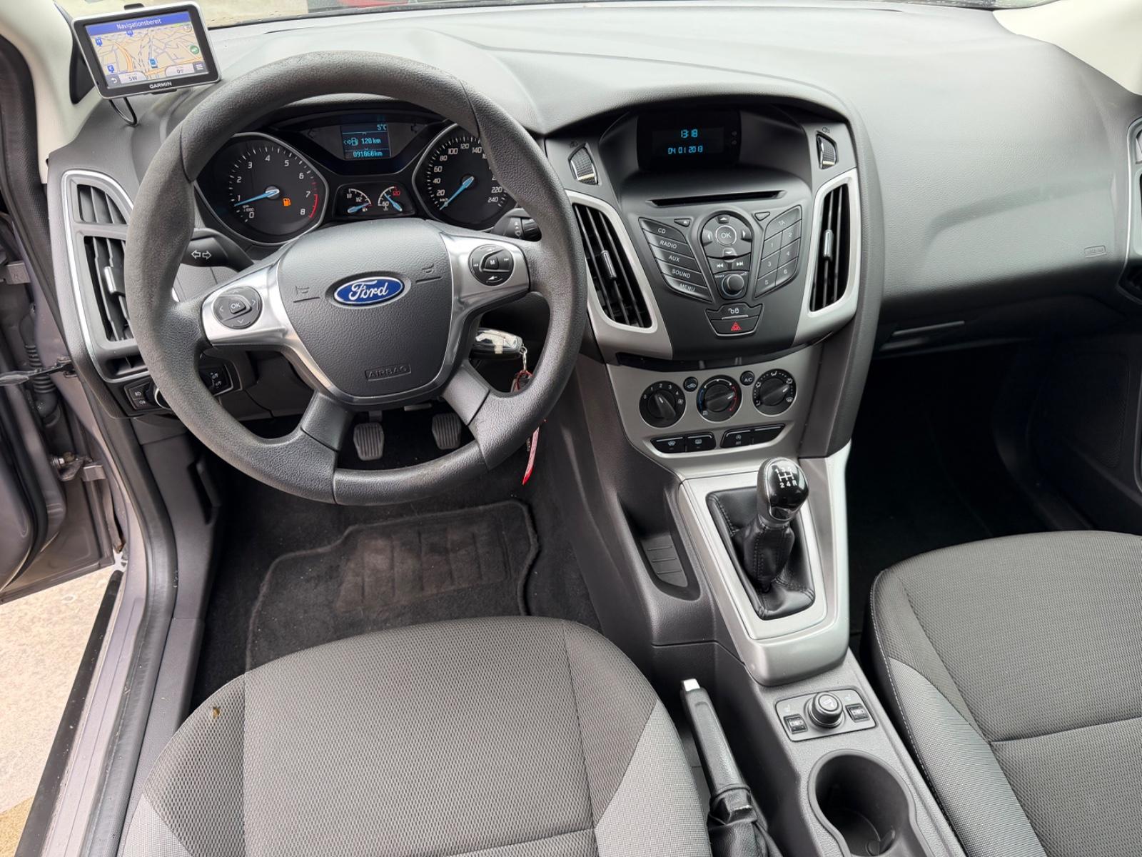 Ford Focus 2012 — photo 13