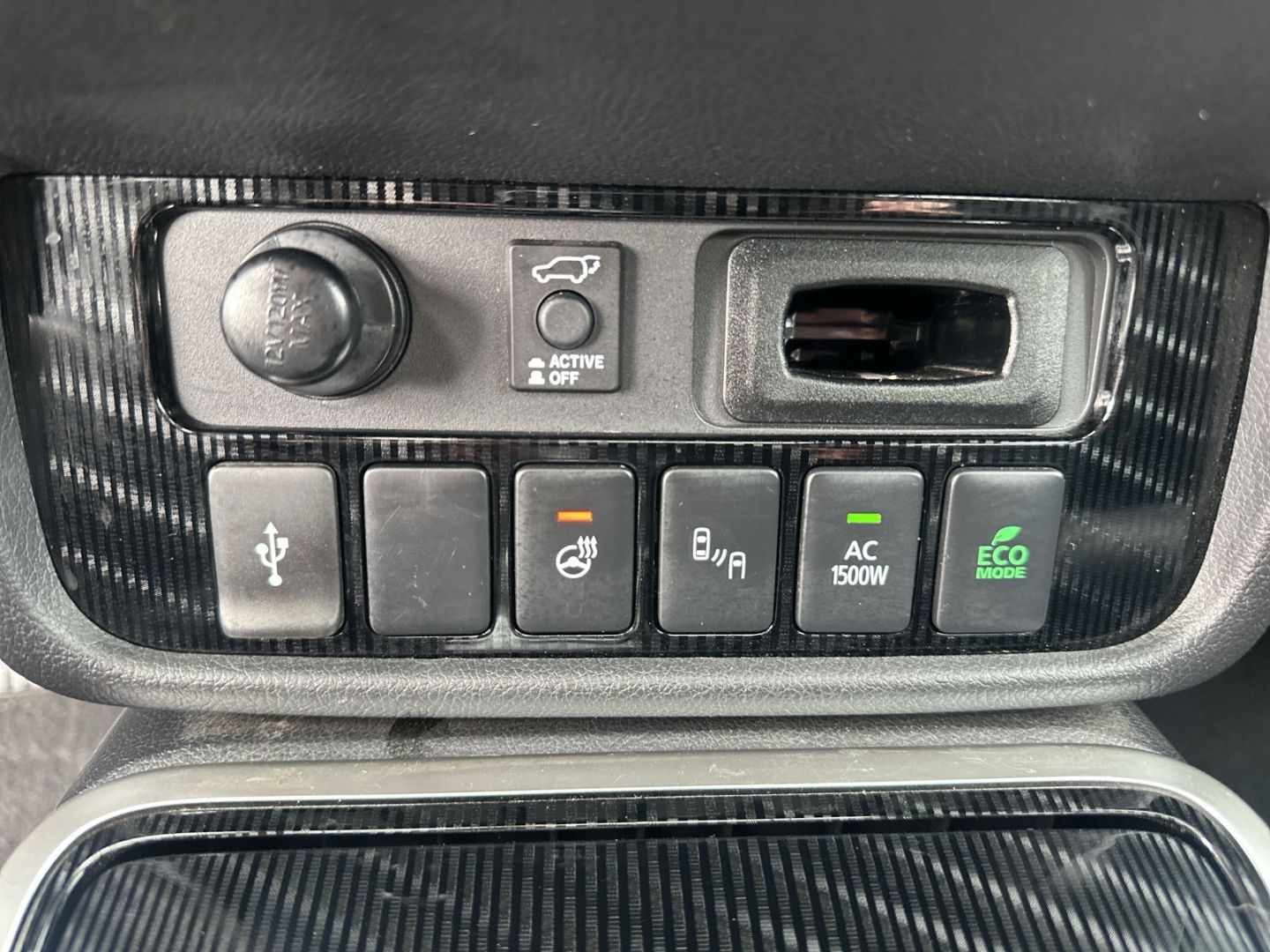 Fahrzeugabbildung Mitsubishi Outlander PHEV Top 4WD LEDER + AHK+ StandHZG+Sou