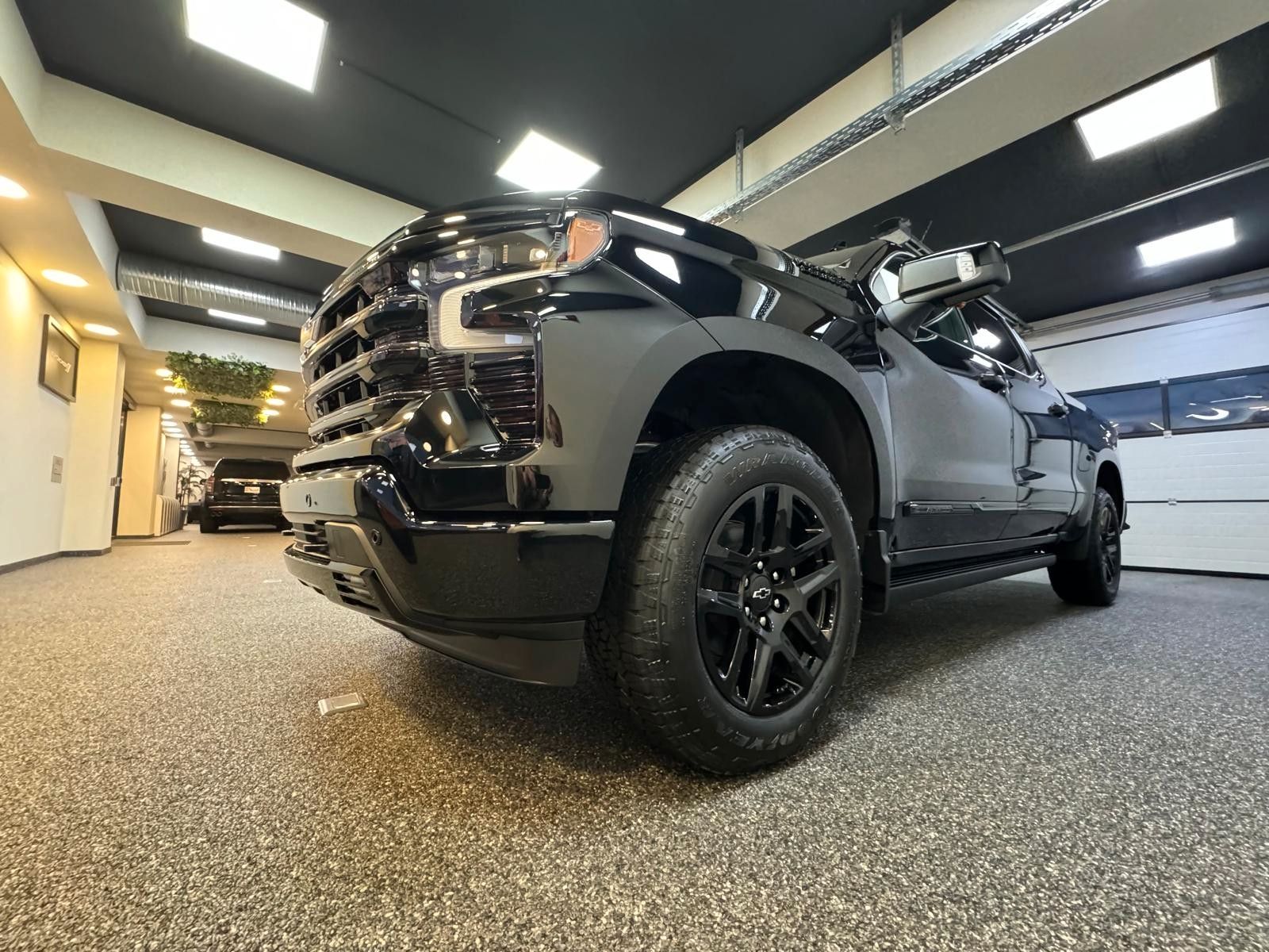 Fahrzeugabbildung Chevrolet 26 SILVERADO MIDNIGHT HIGH COUNTRY 6.2L V8-4x4