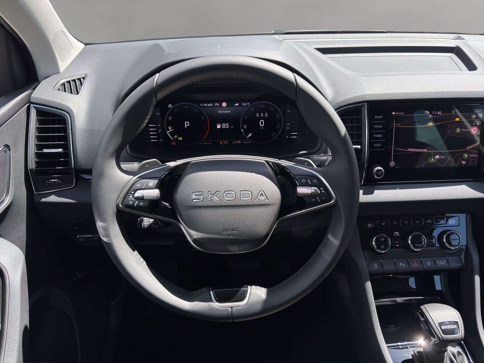Fahrzeugabbildung SKODA Karoq Balance 1,5 TSI DSG ACC+AHK+MATRIX+KAMERA