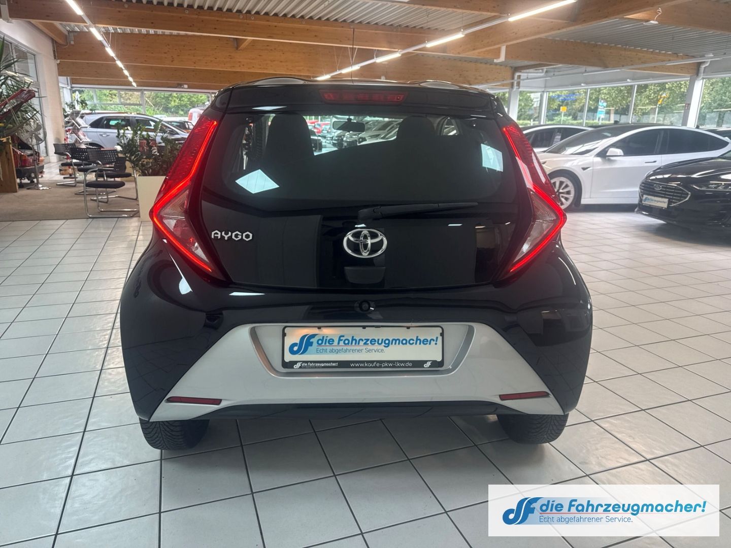 Fahrzeugabbildung Toyota Aygo X-Play Team D 1.0 EU6d Apple CarPlay Androi