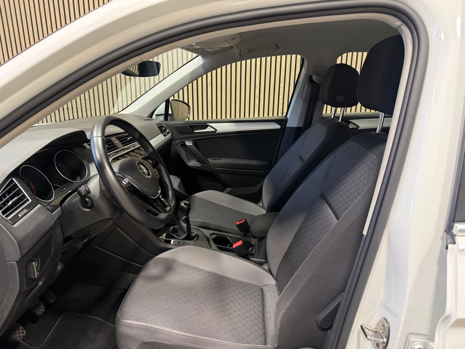 Volkswagen Tiguan 1.5 TSI Comfortline SHZ|AHK|RFK|Winter|PD foto 4