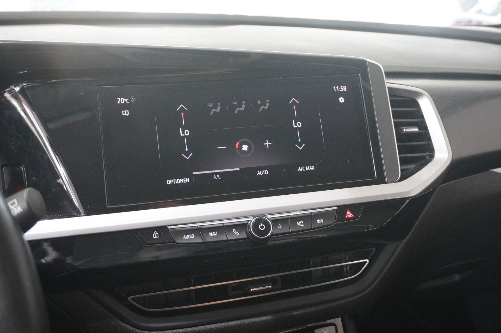 Fahrzeugabbildung Opel Grandland (X) ULTIMATE 4HYBRID NAVI/LED/SPORT/SH