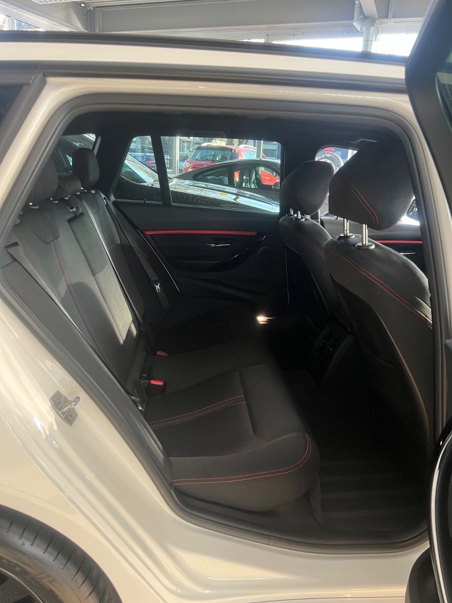 Fahrzeugabbildung BMW 320 i Touring xDrive Sport Line *NAVI PROF*LED*