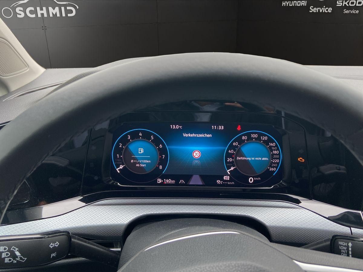 Golf VIII 1.5 TSI 6-Gang Matrix-LED StHz Panoram