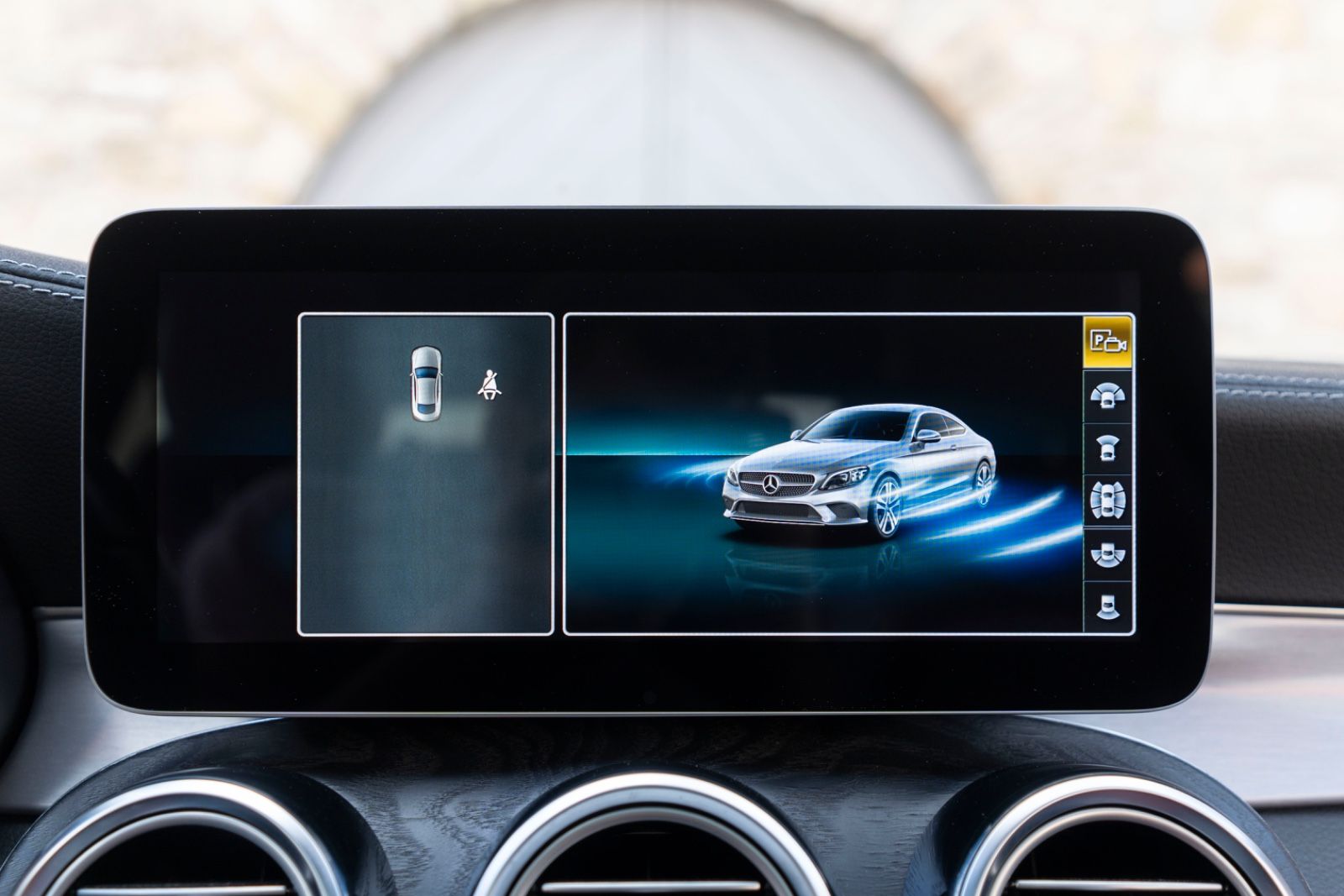 Fahrzeugabbildung Mercedes-Benz C 220d Coupe AMG BURMESTER 360° CARPLAY LED