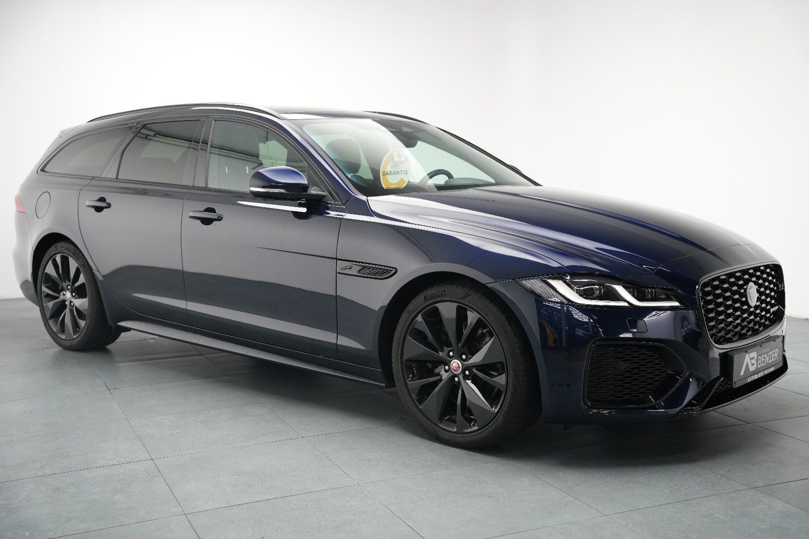 Fahrzeugabbildung Jaguar XF Sportbrake R-Dynamic SE AWD/PANO/KAM/MERIDIAN