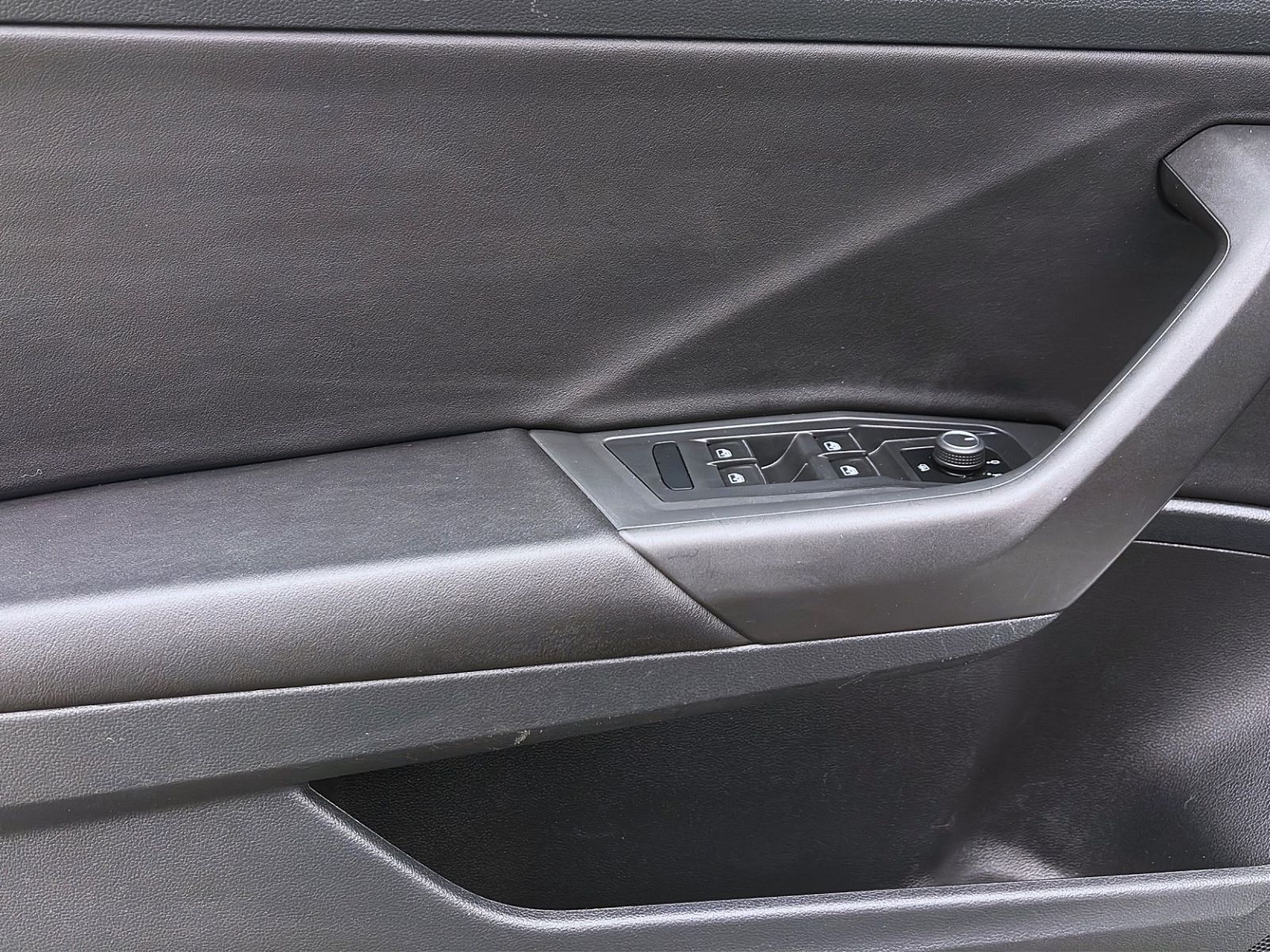 Volkswagen T-Roc - Bild 9