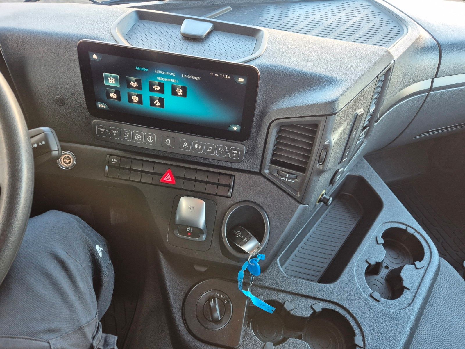 Fahrzeugabbildung Mercedes-Benz Arocs 1836 AK 4x4 Meiller AHK