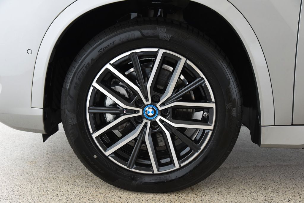 BMW iX1