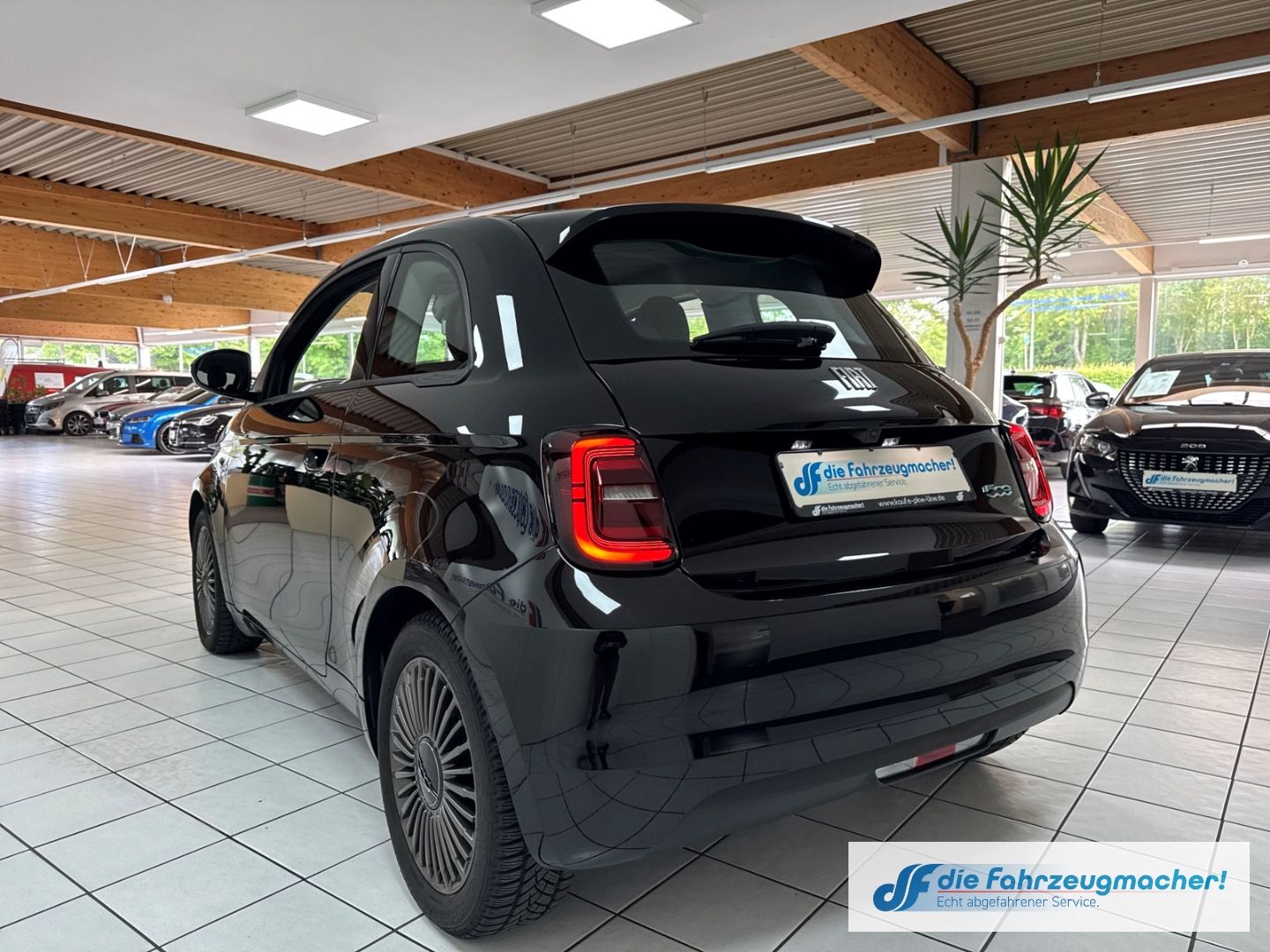 Fahrzeugabbildung Fiat 500 e 3+1 Icon Navi Digitales Cockpit Memory Sit