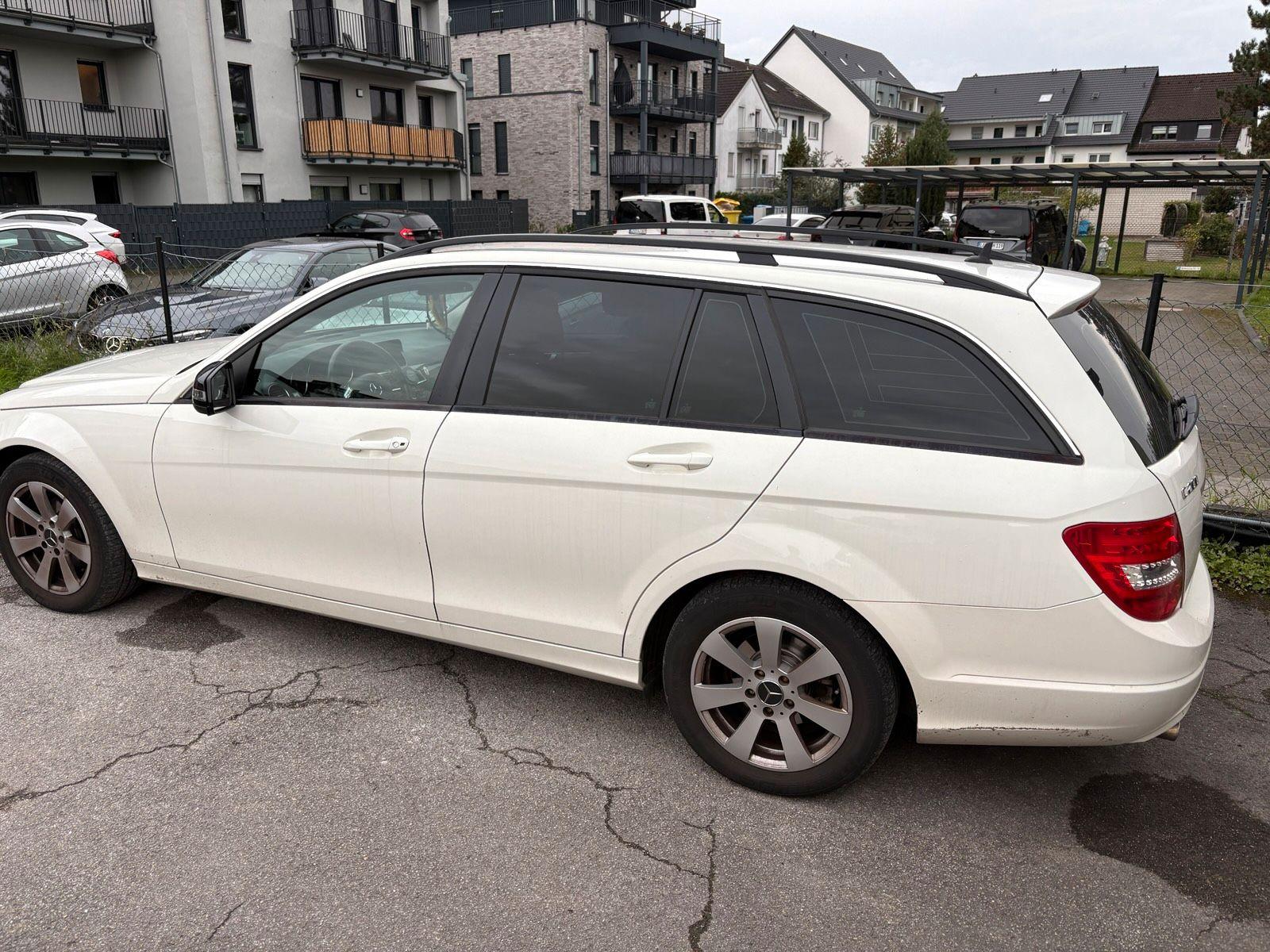 Mercedes-Benz C200 2012 — engine 135 HP (99kW)