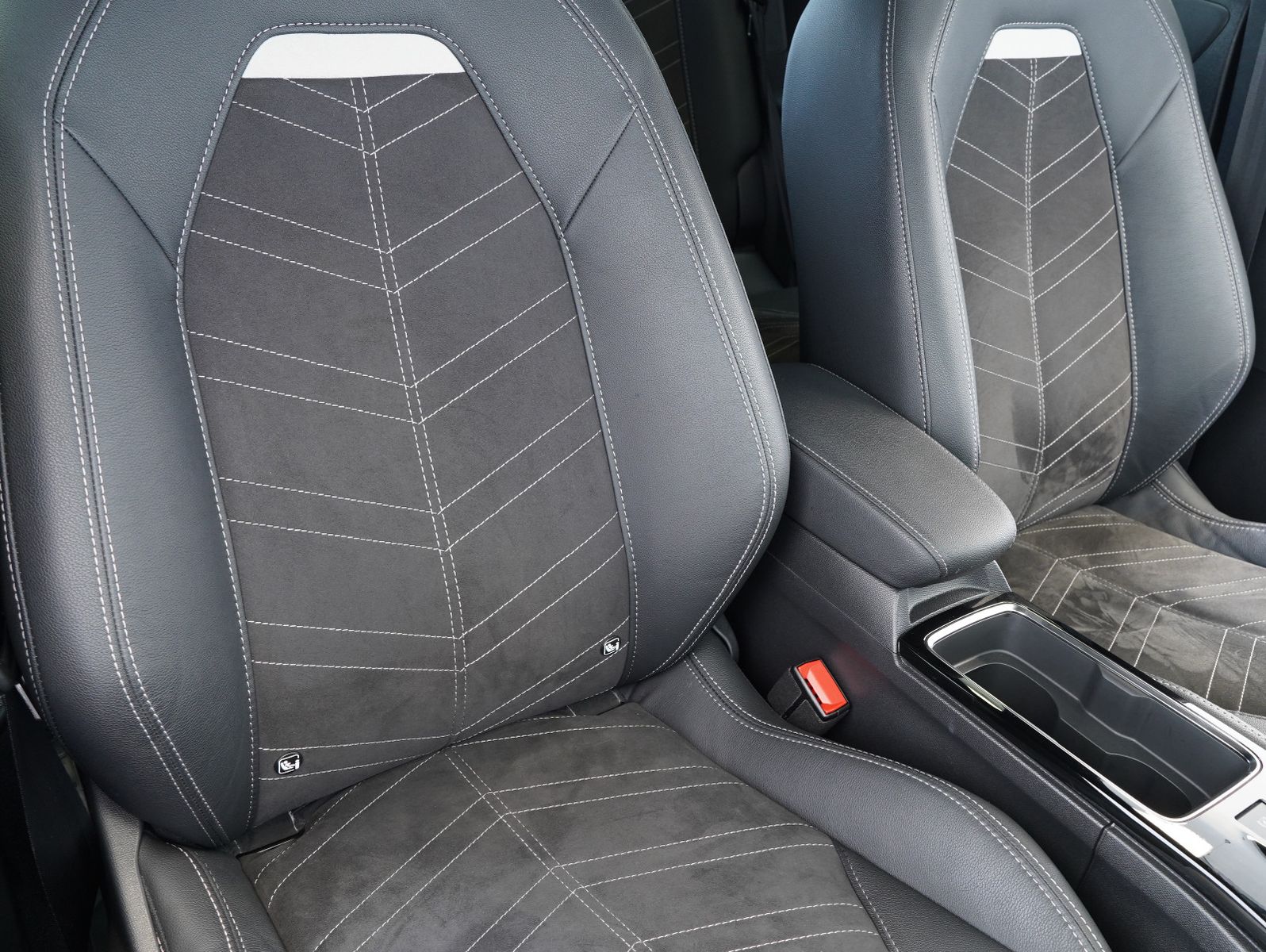 Fahrzeugabbildung Opel Mokka-e Ultimate INTELLILUX/ACC/WÄRMEPUMPE/SOH