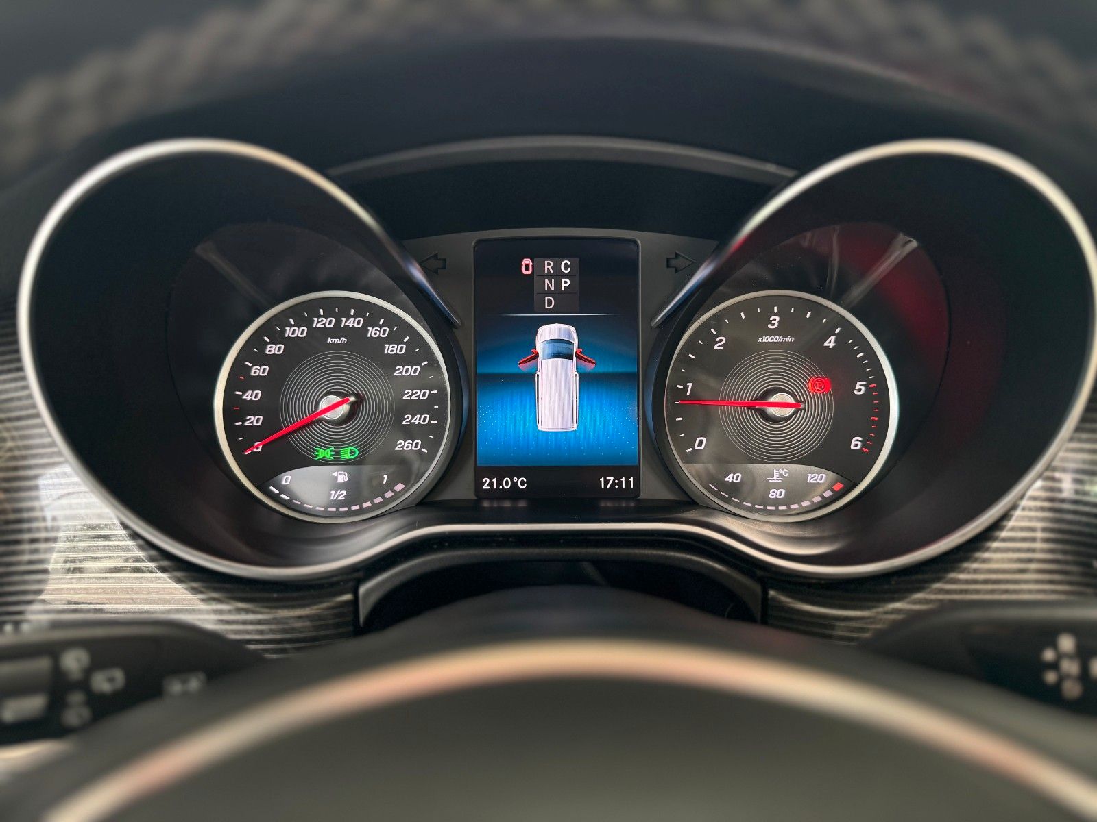 Fahrzeugabbildung Mercedes-Benz V-Klasse V 250d AVANTGARDE EDITION lang "AHK"