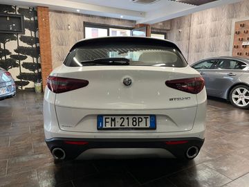 Alfa-Romeo Stelvio - 5