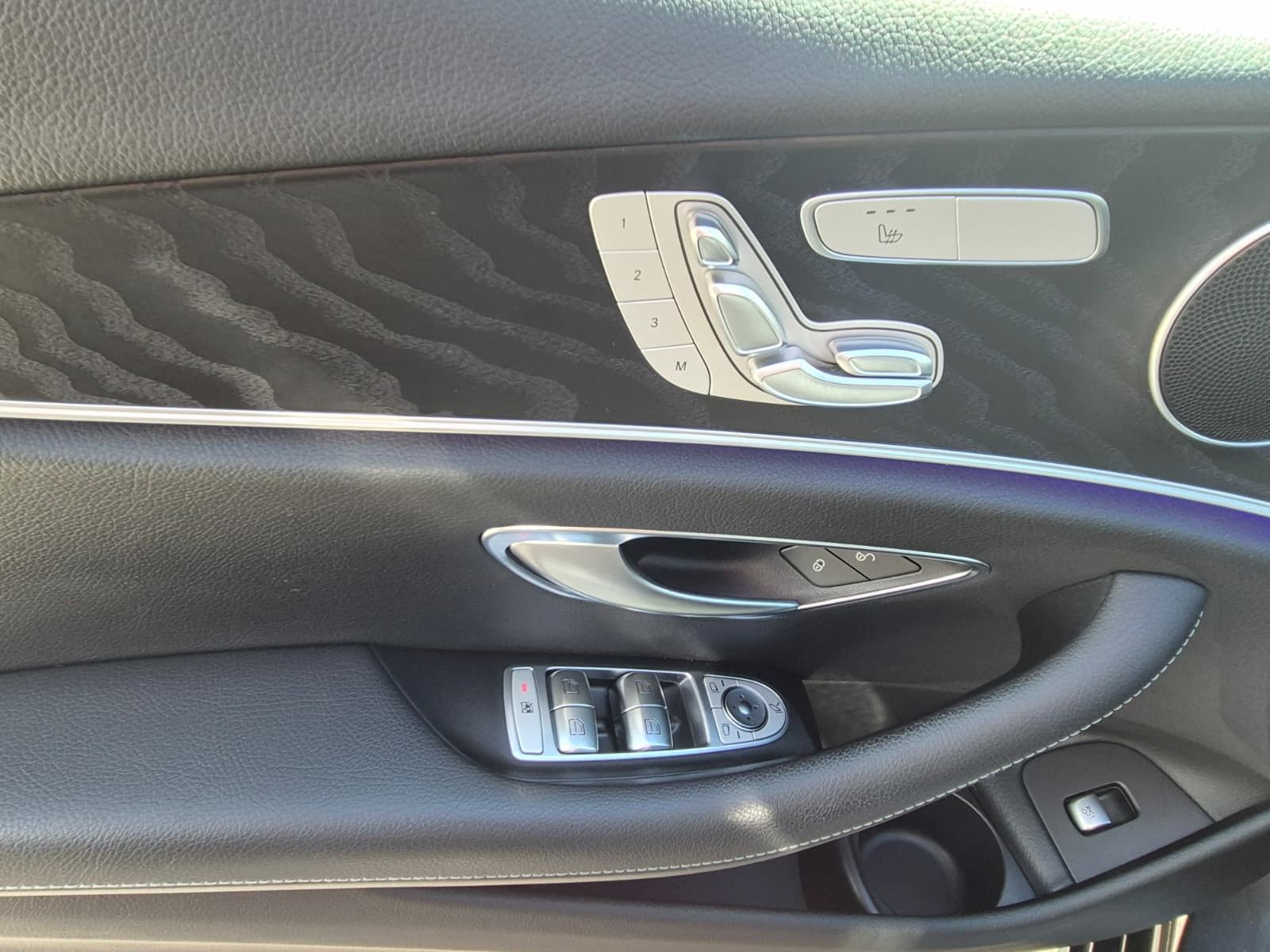 Fahrzeugabbildung Mercedes-Benz E 200 AMG NIGHT*LED*MEMORY*MBUX*KAMERA*19"