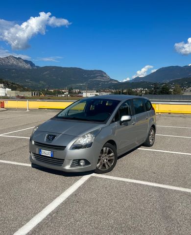 Peugeot 5008 1.6 HDi Business Naopatentati