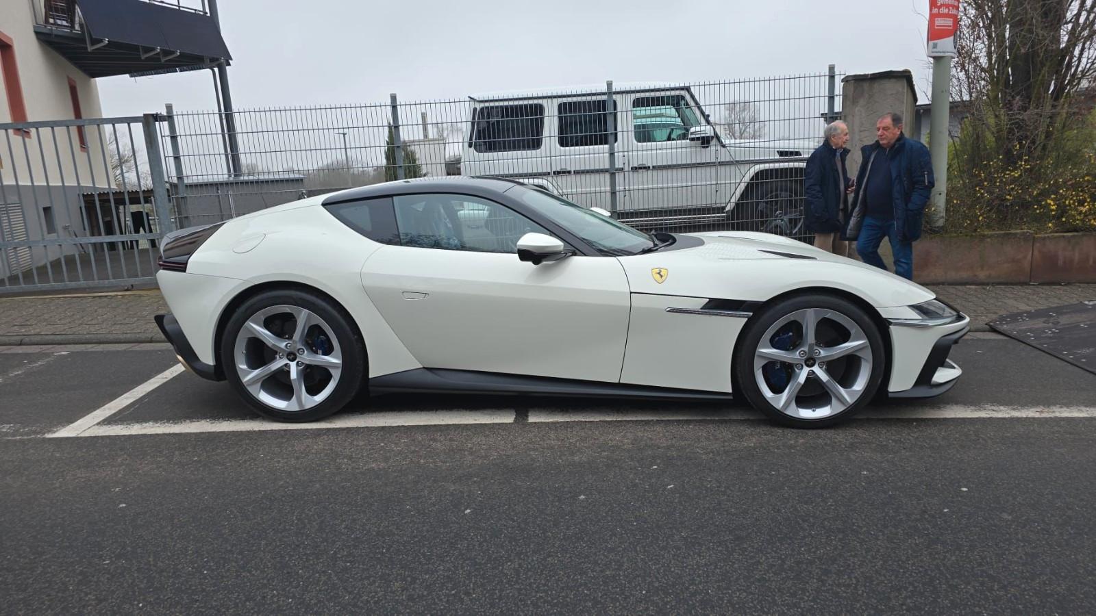 Ferrari 12Cilindri, Lift- Panorama, Display, 360° Kamera