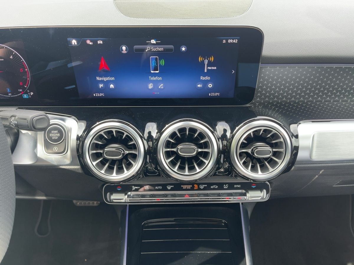 Fahrzeugabbildung Mercedes-Benz GLB 200 d 4M AMG/Night/Pano/360°/AHK