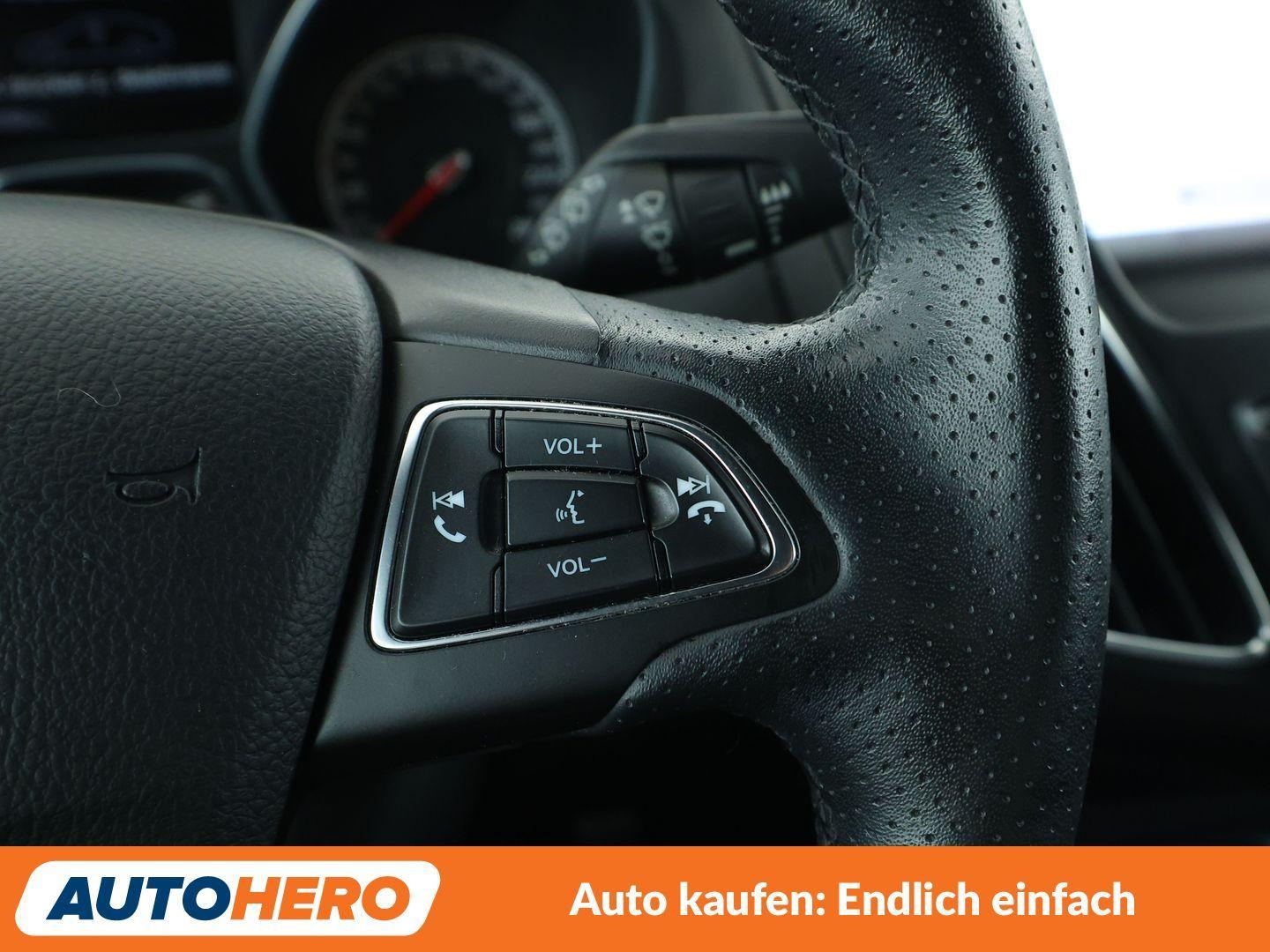Ford Focus 2.0 EcoBoost ST*NAVI*XENON*TEMPO*CAM*PDC*