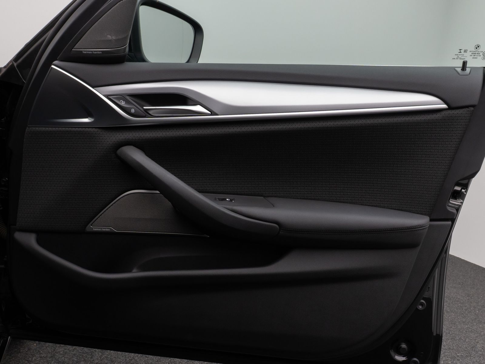 Fahrzeugabbildung BMW 520d Kamera DAB H/K Alarm DisKey Panorama MSport