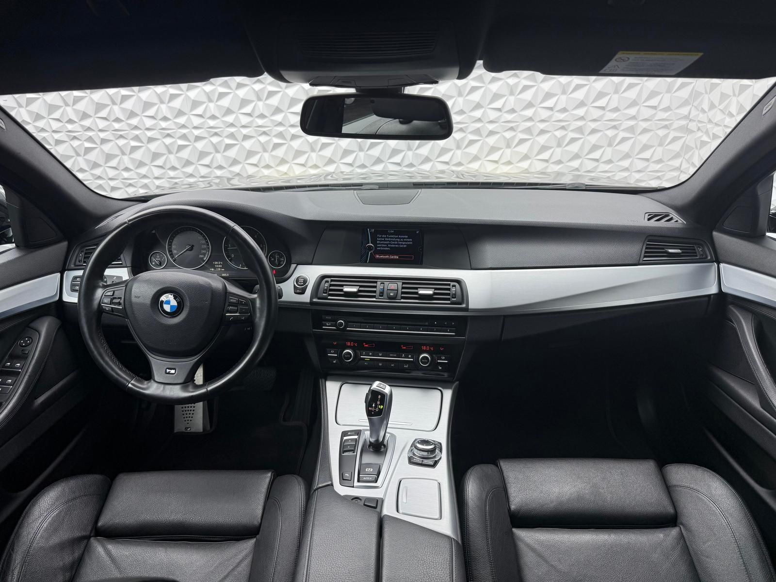 Fahrzeugabbildung BMW d M-PAKET/AUTOMATIK/SHADDOW/LED/AMBIENTE/PDC/NAV
