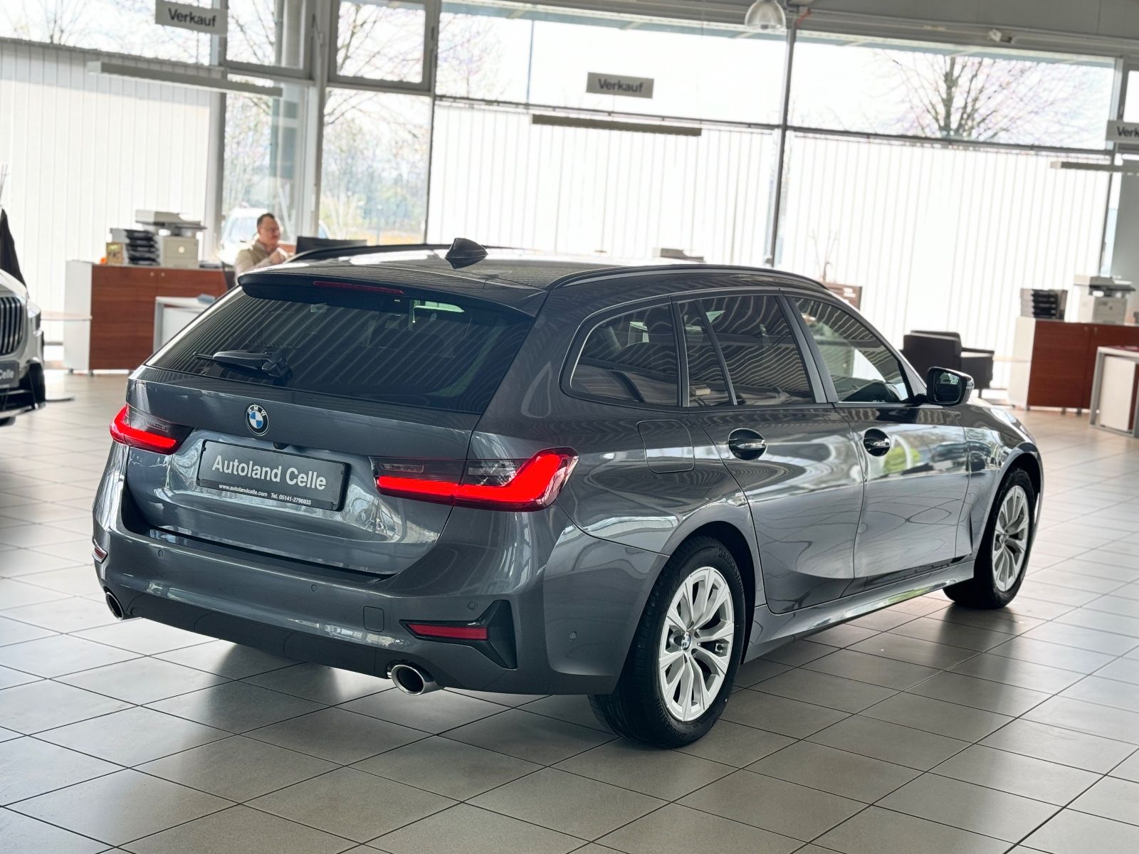 Fahrzeugabbildung BMW 330i xD Panorama Laser 360°HUD DAB H/K ACC Alarm