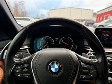 BMW 530 D Touring xDrive Sport Line+LED+StHz+Virtual