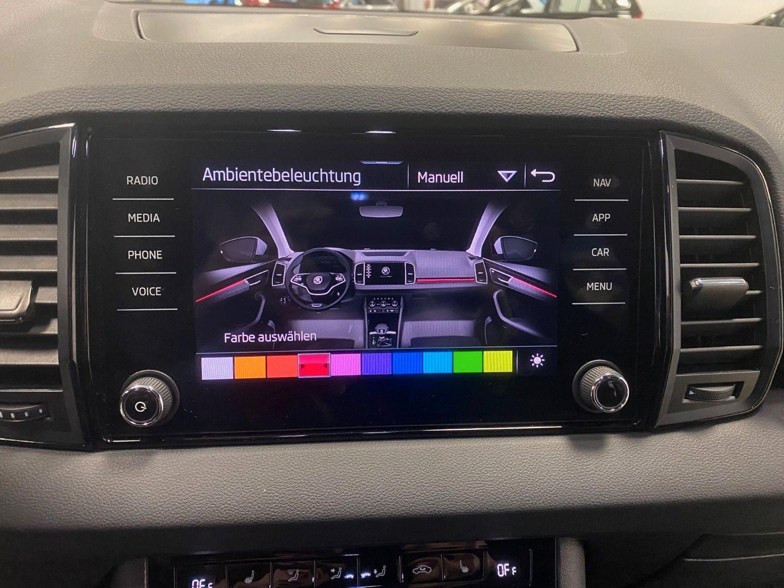 Fahrzeugabbildung SKODA Karoq 1.5 TSI DSG Sportline+NAVI+MATRIX+ACC+18"+